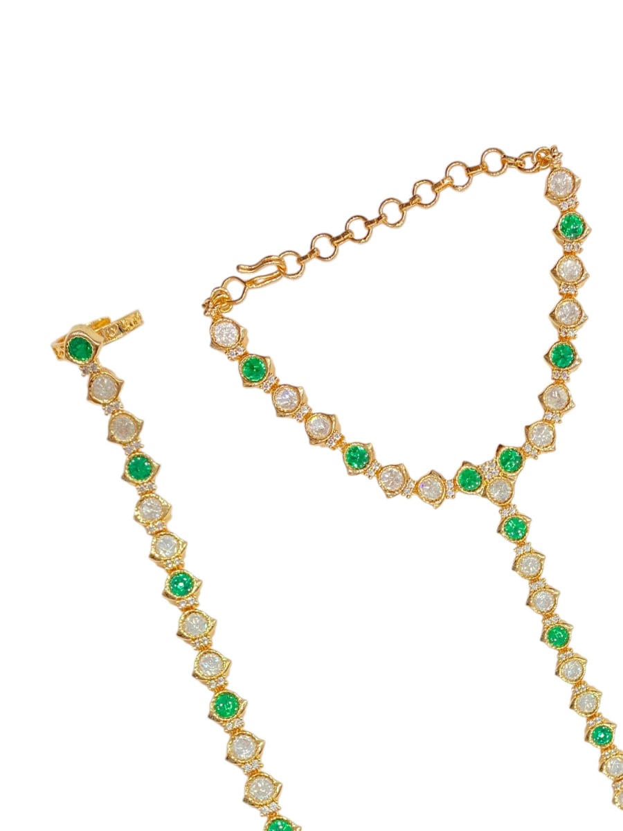 Emerald Elegance Kundan Hathphool - detail 2