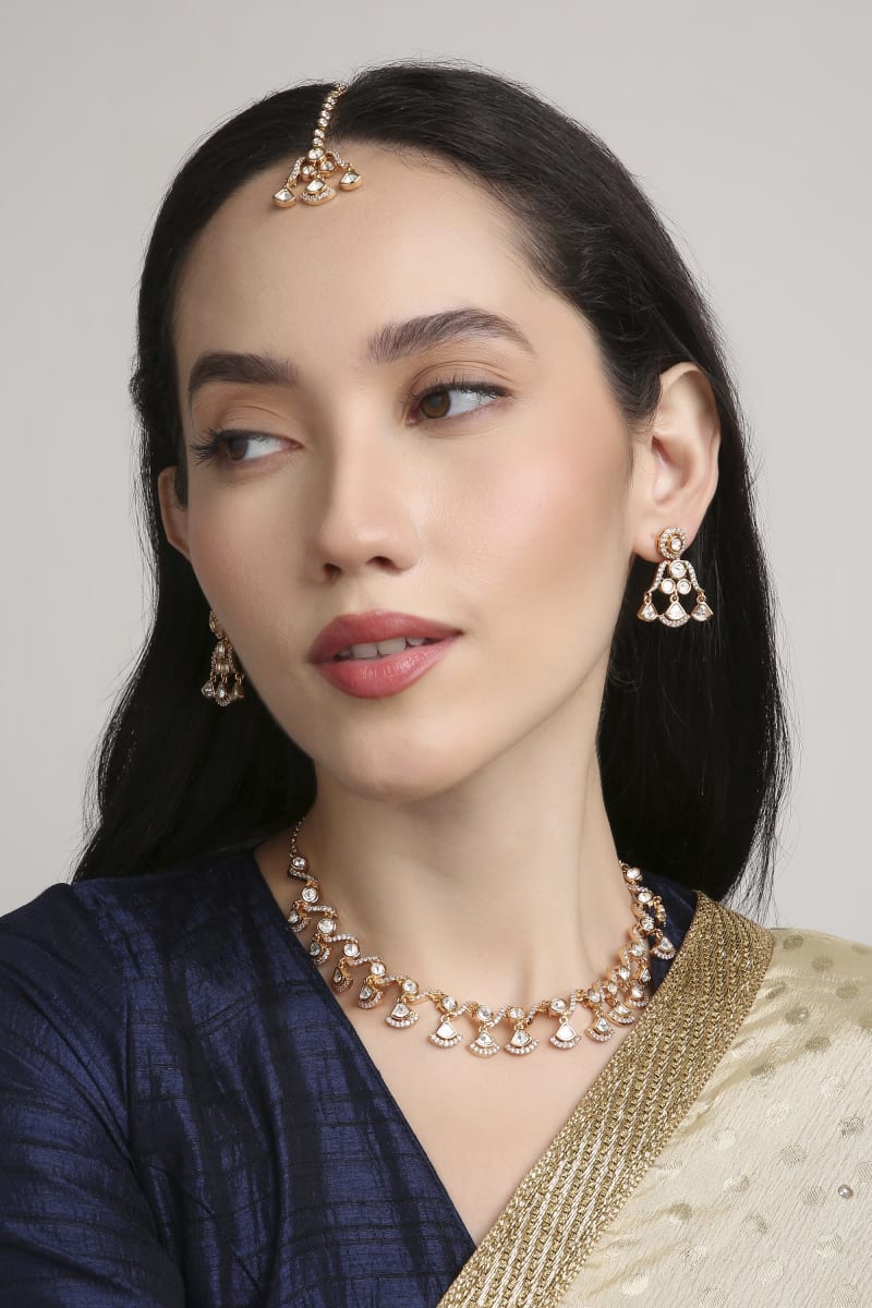 Elegant White Statement Set - detail 3