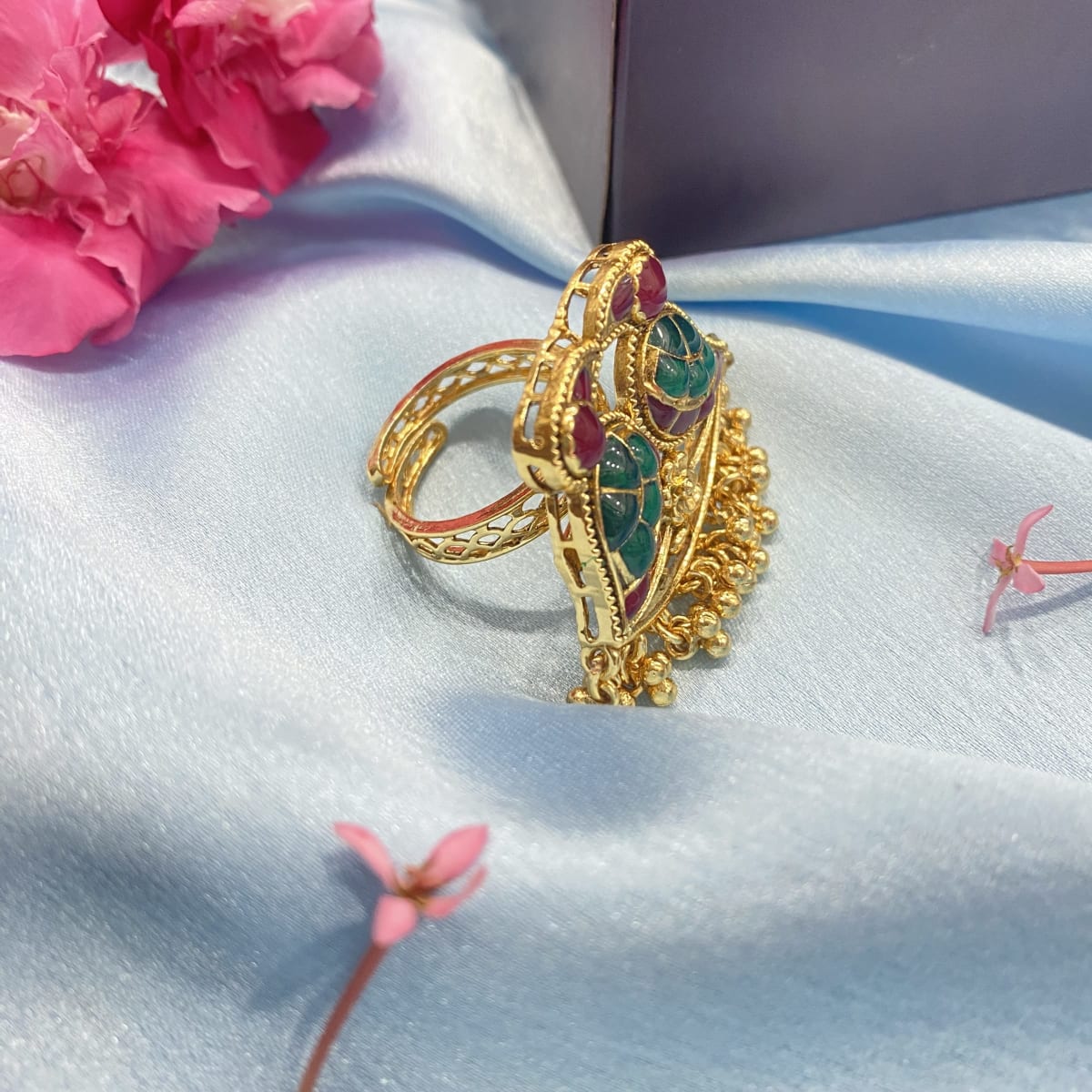 Navratri Antique Gold Ring Set - detail