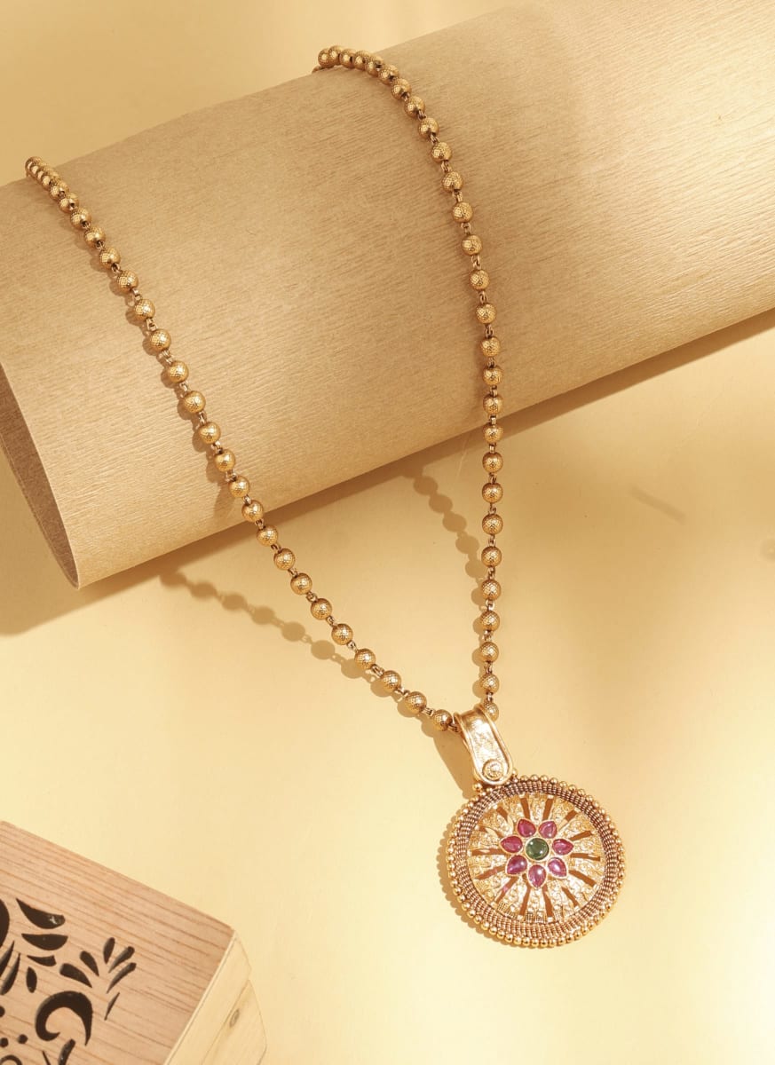 Teej Kundan Necklace Set - detail