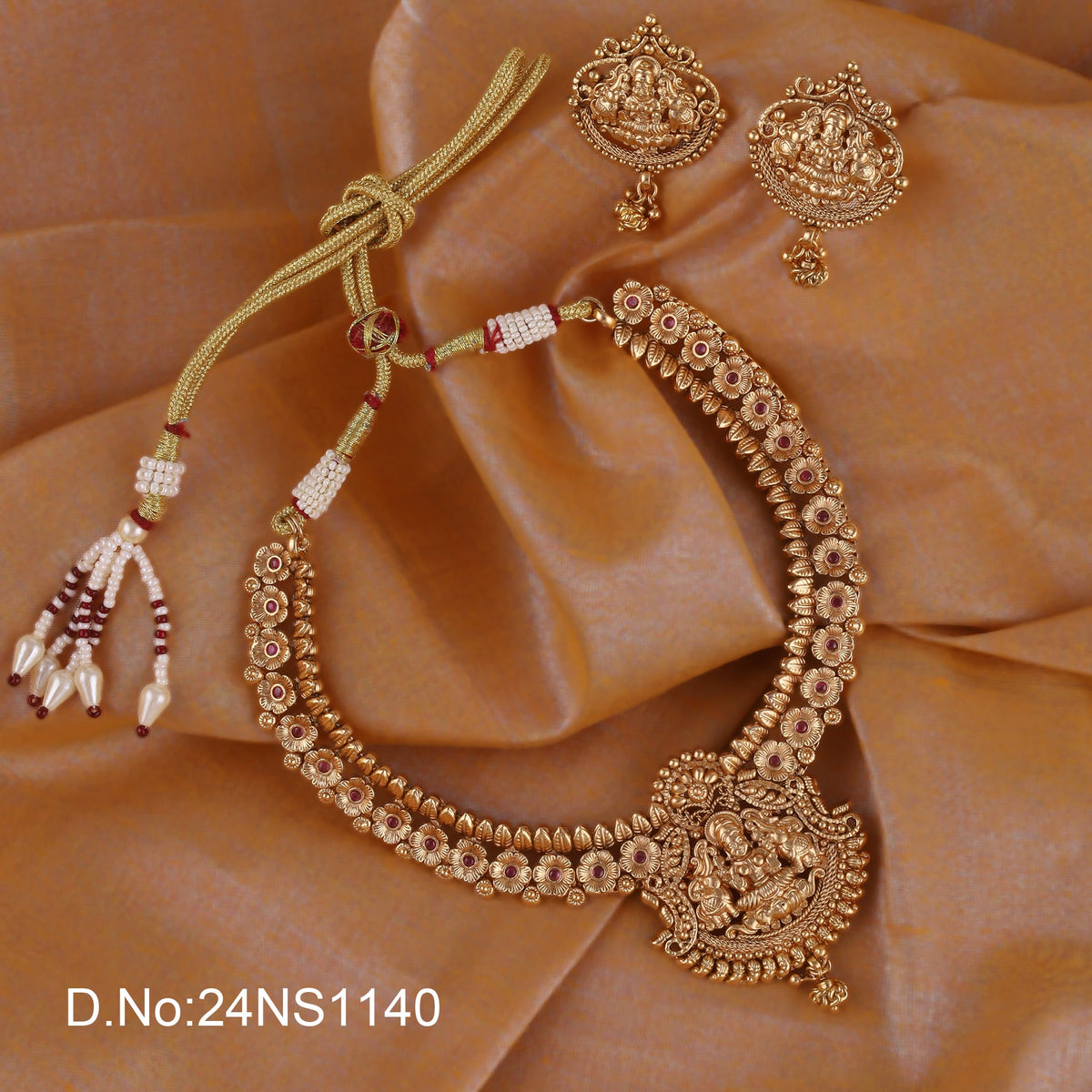 Lustrous Necklace Set