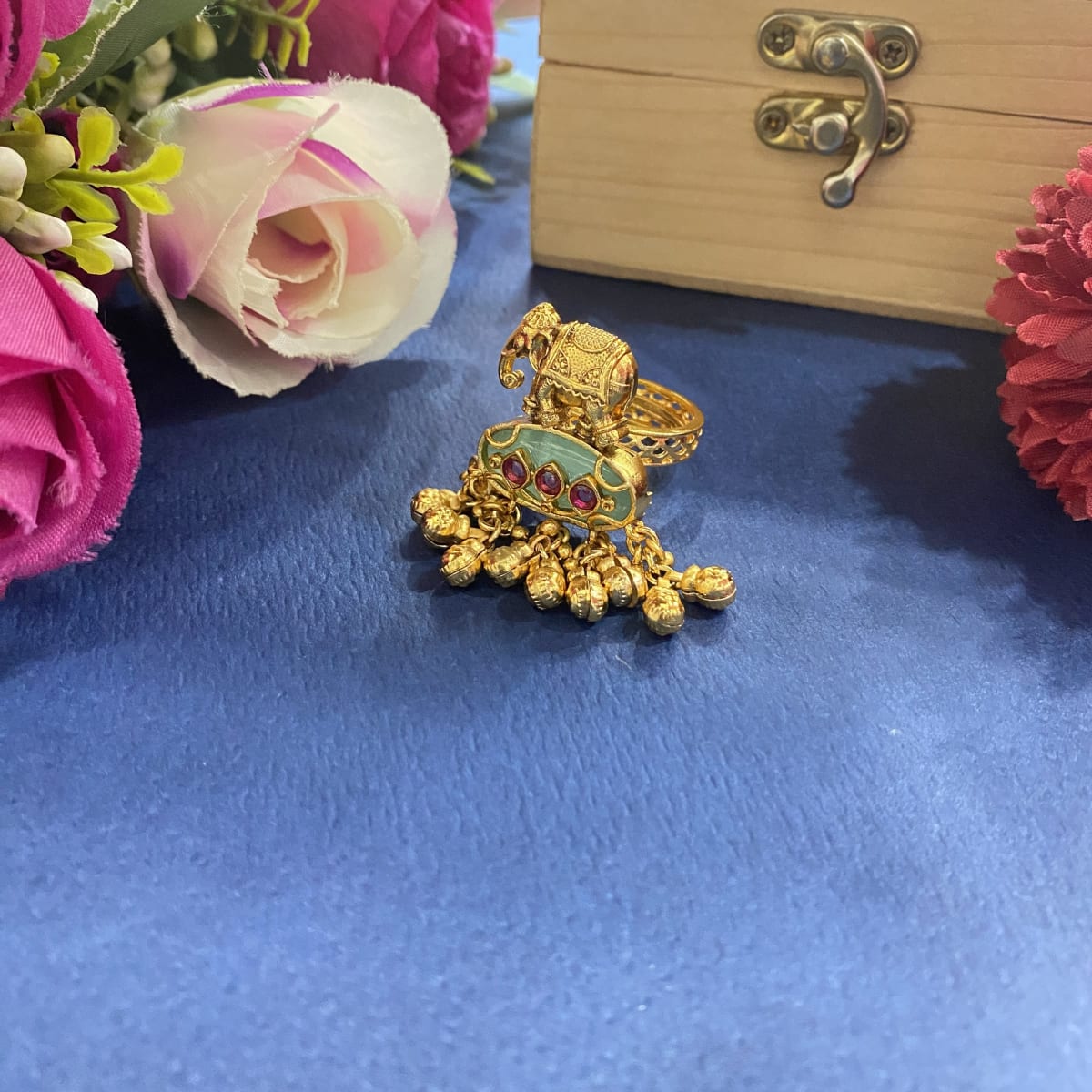 Karva Chauth Kundan Finger Ring - detail