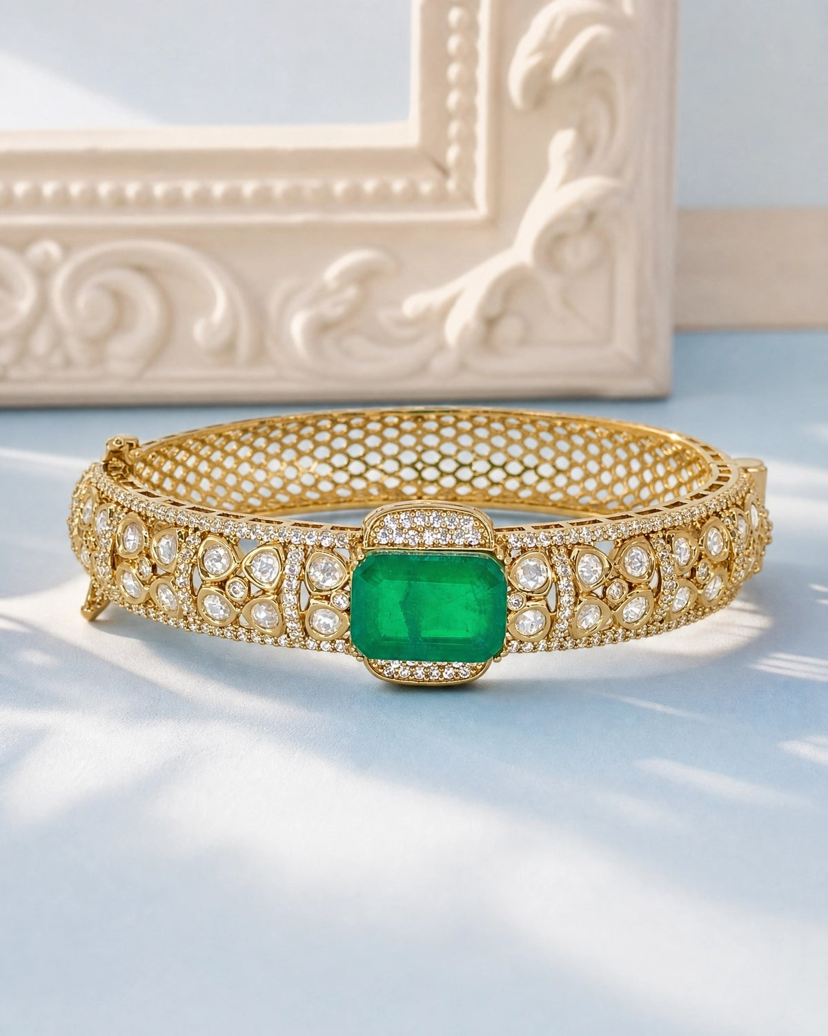 Elegant Green Emerald Kundan Kada