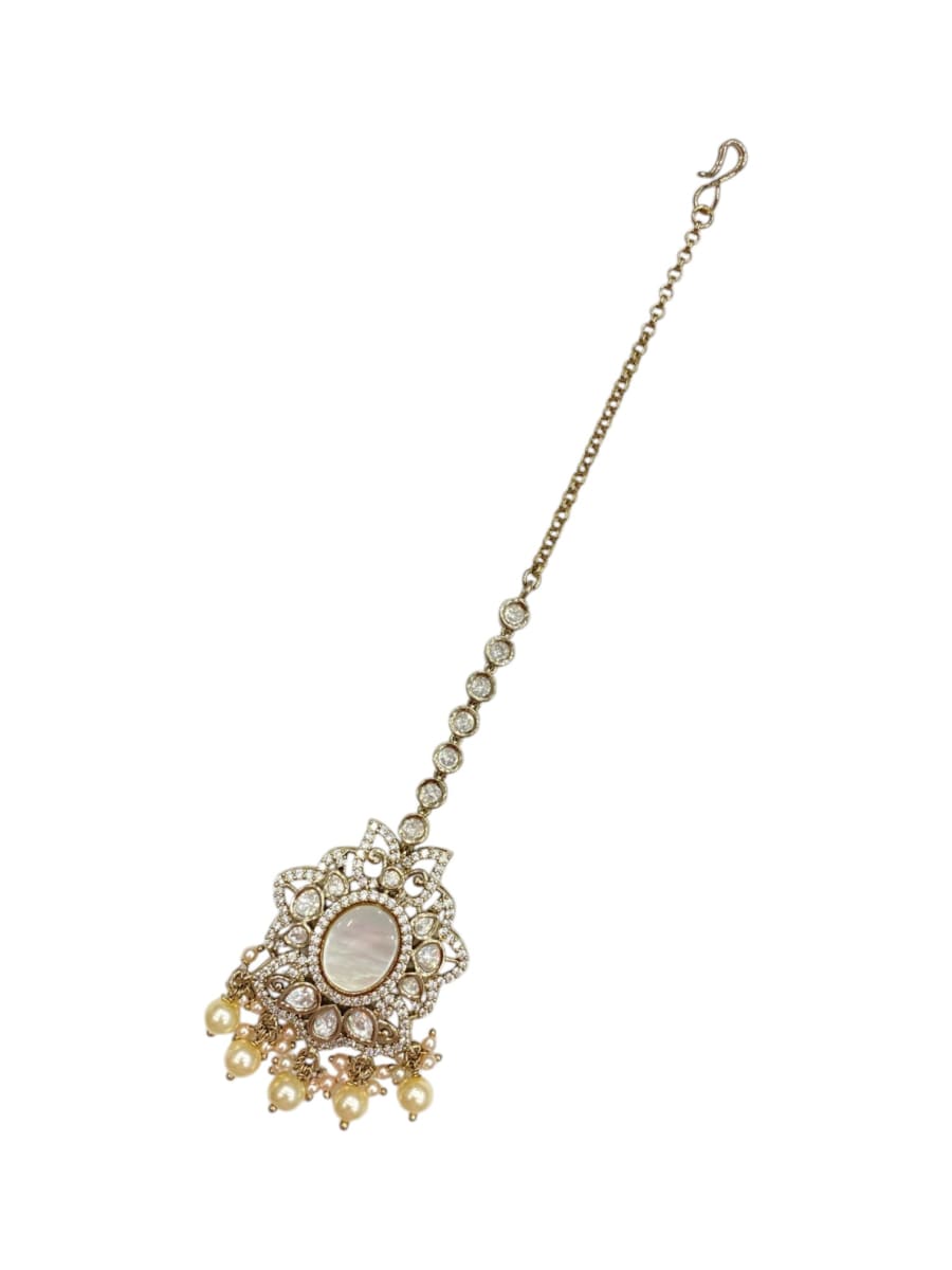 Sparkling Maangtikka For Bridemaids - detail