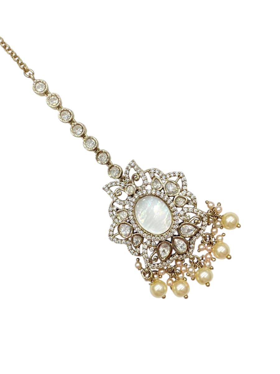 Sparkling Maangtikka For Bridemaids - detail