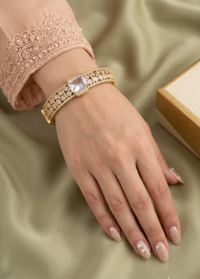 Elegant White Spark Kundan Kada