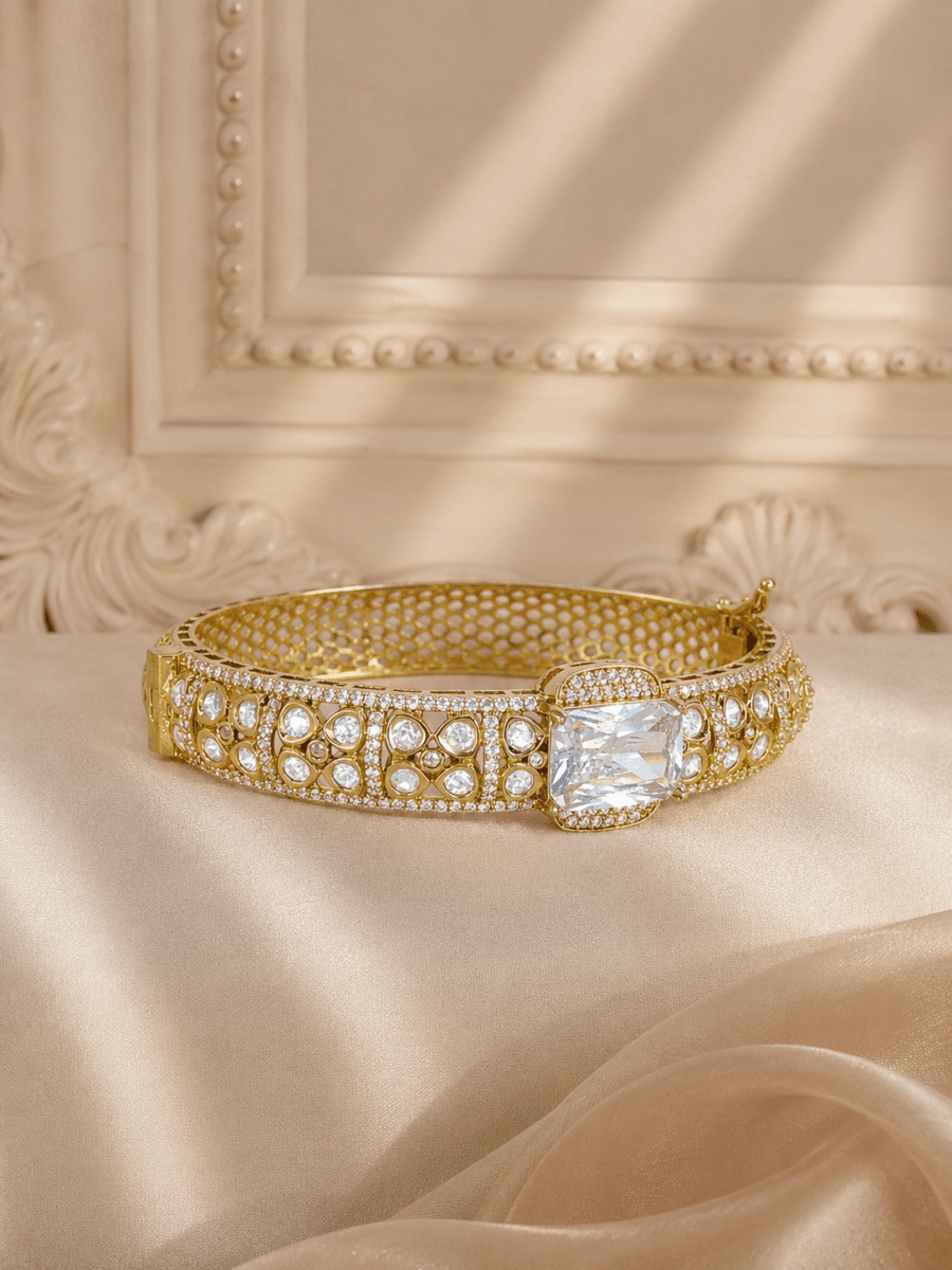 Elegant White Spark Kundan Kada - detail 1