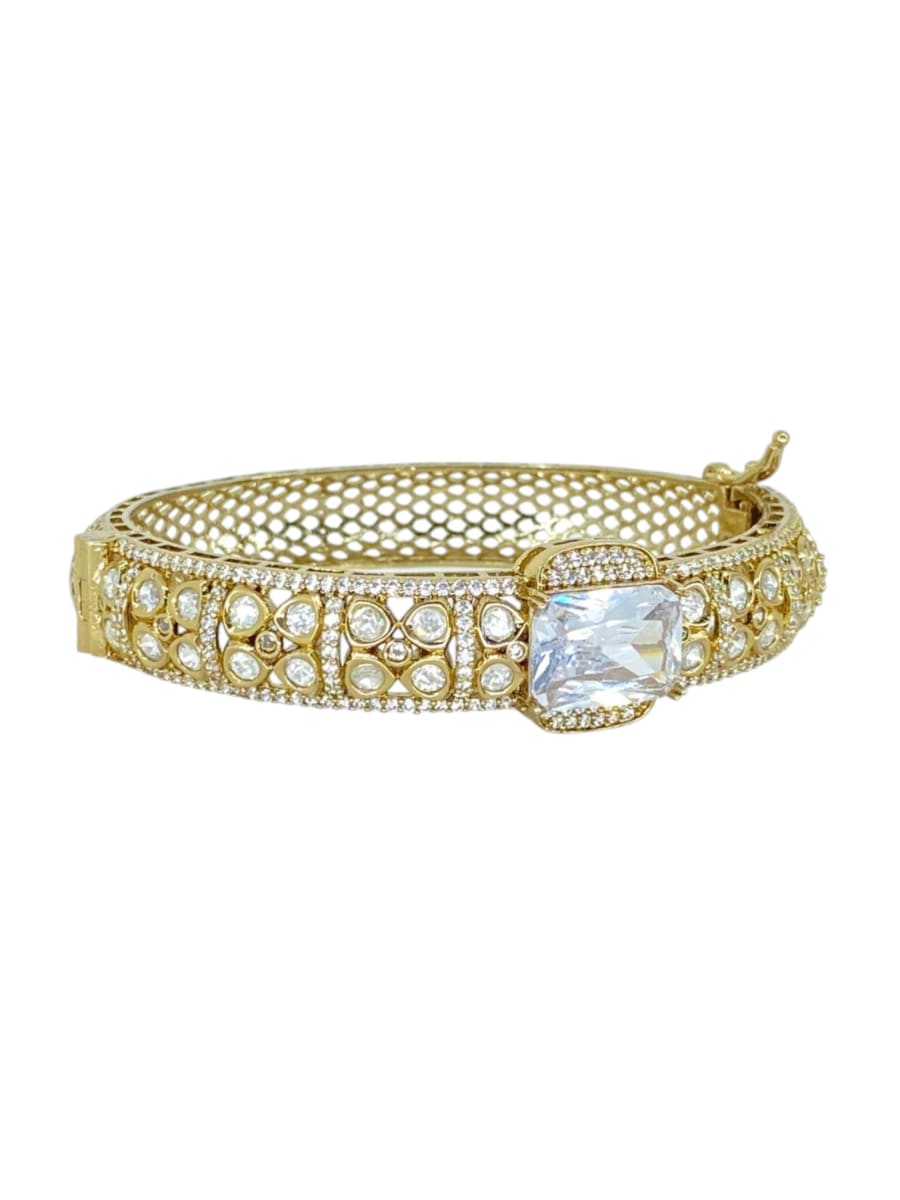 Elegant White Spark Kundan Kada - detail 3