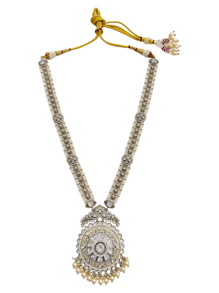 White Kundan Maharani Haar With Earrings And Tikka - detail
